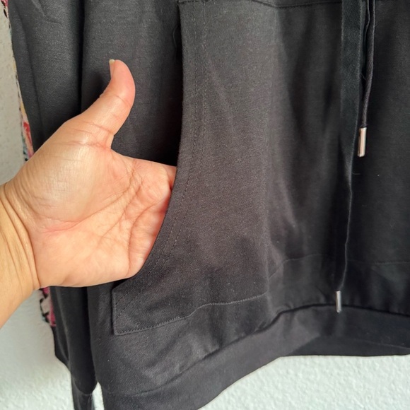 Savanna Jane Floral Embroidered Black Hooded Pullover Kangaroo Pockets Size S - Picture 5 of 10